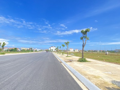 Bán cặp đất nền ngay Toà Án Nhân dân TP Đồng Hới, giá rẻ nhất thị trường. Nhanh tay kẻo hết 2