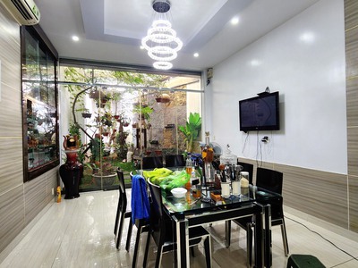 Cho thuê Nguyên Căn Mặt đường Lạch Tray, 150m2, 6-7 phòng, kinh doanh sạch sẽ 0