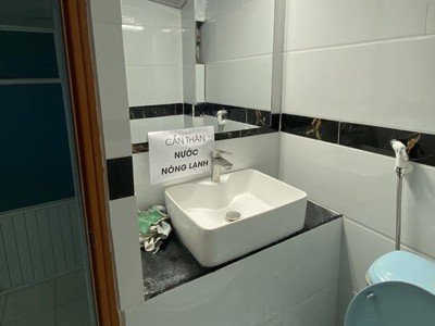 Quận 6, 2 căn ra hxh đành bán lổ giảm 400 triệu , nhà dt 5.2x3.6m 2 tầng 2pn 2wc , chỉ 2 tỷ x 4