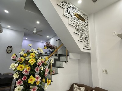 Trung tâm quận 6, cạnh hẻm ôtô và mặt tiền, nhà mới đẹp ở ngay, 40m2, 3 tầng 3pn, hoàn công đủ, sổ 3
