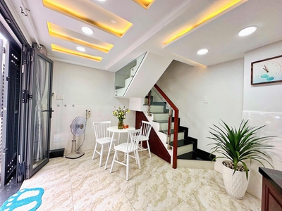 Bán nhà mới đẹp hxh thông sát mt hoàng hoa thám phú nhuận- ngang rộng 5m- 4 tầng- nhỉnh 3 tỷ 4