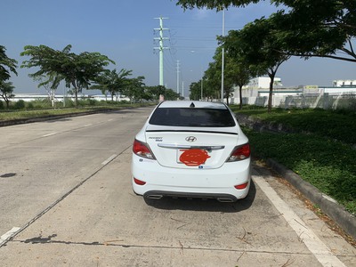 Chính chủ cần bán xe huyndai accent, đời 2015, số tự động, nhập khẩu nguyên chiếc, cửa sổ trời 4