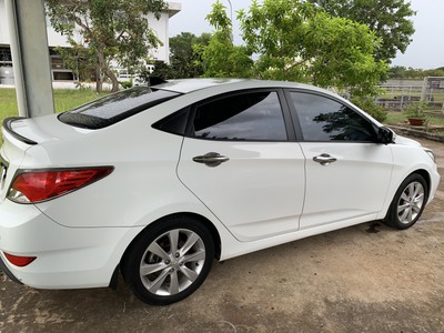 Chính chủ cần bán xe huyndai accent, đời 2015, số tự động, nhập khẩu nguyên chiếc, cửa sổ trời 3