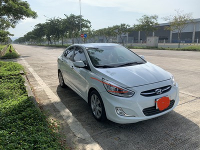 Chính chủ cần bán xe huyndai accent, đời 2015, số tự động, nhập khẩu nguyên chiếc, cửa sổ trời 0