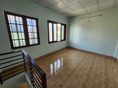 Bán nhanh 2 căn liền kề nhà 2 tầng tttp mặt tiền kinh doanh gần chợ đầm gần biển p. vạn thạnh 9