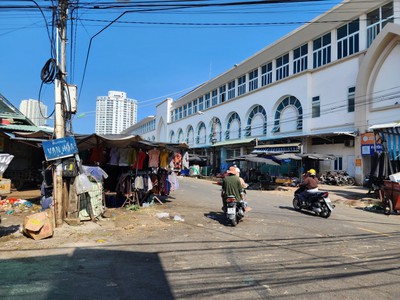 Bán nhanh 2 căn liền kề nhà 2 tầng tttp mặt tiền kinh doanh gần chợ đầm gần biển p. vạn thạnh 1