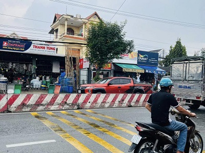 Cho thuê nhà ngay mặt tiền đường lớn đt743, ngã tư cửu long, bình hoà, thuận an. 2