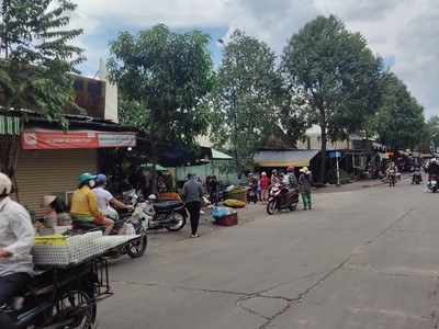 Bán lỗ 300m2 đất thổ cư toàn bộ ngay trung tâm Bình Dương, gần chợ và trường học, bên cạnh Siêu thị 3