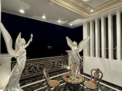 Cần bán bt phố cổ linh, long biên. vỉa hè, full đồ, kinh doanh, dòng tiền 250 tr/năm. dt100m2,18 tỷ 3