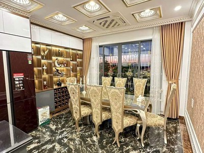 Cần bán bt phố cổ linh, long biên. vỉa hè, full đồ, kinh doanh, dòng tiền 250 tr/năm. dt100m2,18 tỷ 1