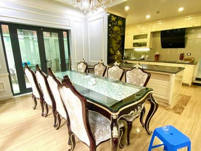 ĐẸP, Ở ĐẲNG CẤP biệt thự sân vườn KĐT Dịch Vọng Cầu Giấy, full nội thất, 268m5t có hầm 76 tỷ 2