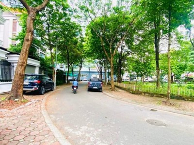 ĐẸP, Ở ĐẲNG CẤP biệt thự sân vườn KĐT Dịch Vọng Cầu Giấy, full nội thất, 268m5t có hầm 76 tỷ 4