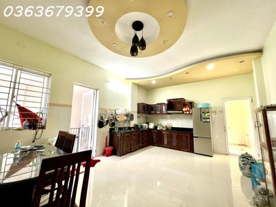 Bán nhà 3 tầng 201m2 mặt đường miếu bà rộng 7m chỉ 17,5tr/m2 0