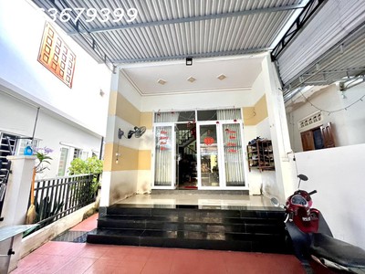 Bán nhà 3 tầng 201m2 mặt đường miếu bà rộng 7m chỉ 17,5tr/m2 1