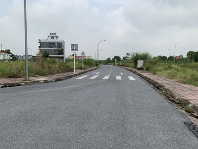 Bán 70m đất đấu giá TT8 Cự Khối, giá 112tr - 2 mặt thoáng, đường 13m vị trí vip bậc nhất 2