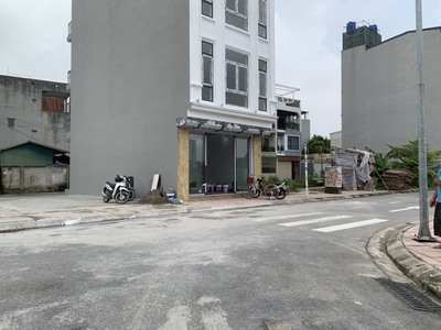 Bán 70m đất đấu giá TT8 Cự Khối, giá 112tr - 2 mặt thoáng, đường 13m vị trí vip bậc nhất 4