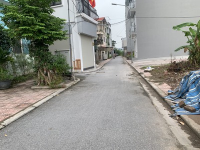 Bán 70m đất đấu giá TT8 Cự Khối, giá 112tr - 2 mặt thoáng, đường 13m vị trí vip bậc nhất 5