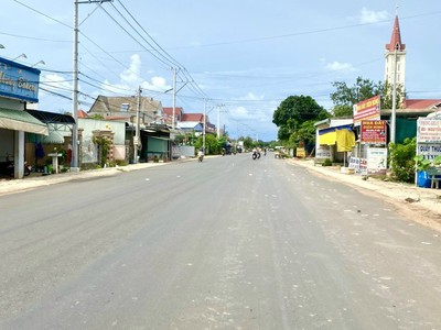 Siêu phẩm đất F0 còn sót lại 1lô tại TX Chơn Thành mặt tiền đường nhựa 32m hơn 200m2 có thổ cư ss 0
