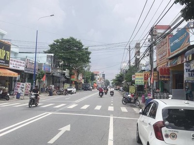 ​Tôi chính chủ cần bán đất mặt tiền đường D11 Việt Sing. DT: 100m2  giá bán: 4,2 tỷ 0