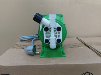 Bơm định lượng emec  italy  dòng solenoid hta model 0.6 l/h 2