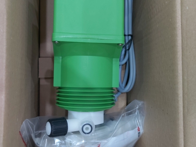 Bơm định lượng emec  italy  dòng solenoid hta model 0.6 l/h 4