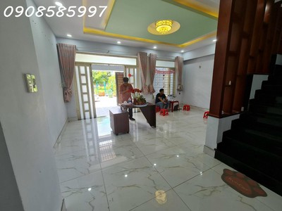 Chính chủ cho thuê nhà nguyên căn mặt tiền đường 105b trịnh quang nghị 2