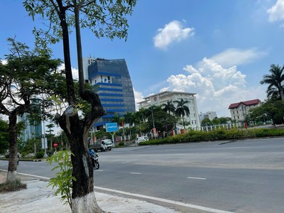 Cho thuê tòa nhà 3 tầng 3 sàn  diện tích 360m /1 sàn  đường lê hồng phong 0