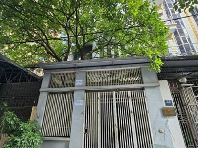 Cho thuê nhà phố Nguyễn đình hoàn 3,5 tầng, MT 6,5m, 3 oto tranh nhau làm SPA, Tóc, Nail 0