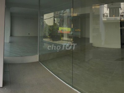 Cho thuê mặt bằng 100m2 ở mặt phố gần đại học Y Hà Nội, mặt tiền full kính 11m 1