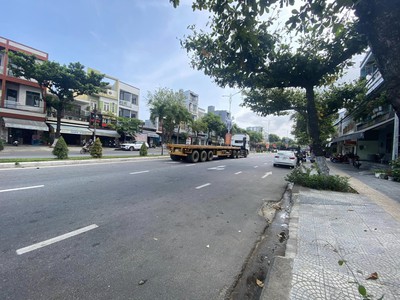 Nhà 2 tầng căn góc cách mạng tháng 8 mặt tiền nhà 7.5m - dòng tiền cho thuê 300triệu/năm 3