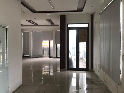 Nhà 2 tầng căn góc cách mạng tháng 8 mặt tiền nhà 7.5m - dòng tiền cho thuê 300triệu/năm 2