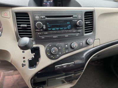 Bán Xe Toyota Sienna 3.5LE 2010 nhập chính hãng 7