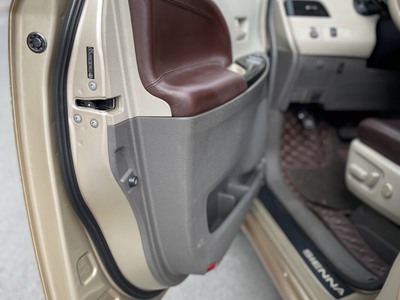 Bán Xe Toyota Sienna 3.5LE 2010 nhập chính hãng 8