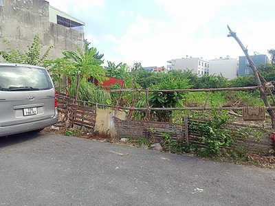 Bán đất phân lô trung lực, 100m ngang 5m, đường 5m giá 4.6 tỉ 2