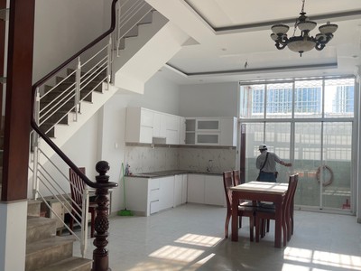 Cho thuê NNC KDC Tân Thuận Tây Q7.DT:5x14 trệt 2L ST 4pn 5wc 1pt 1pk 1pb.có nội thất .Giá:23tr 0