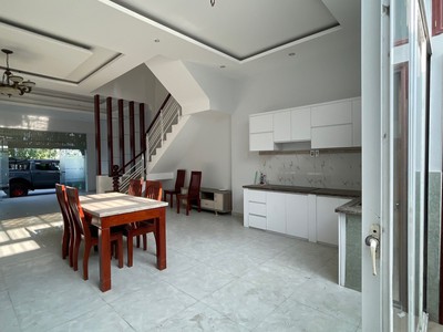 Cho thuê NNC KDC Tân Thuận Tây Q7.DT:5x14 trệt 2L ST 4pn 5wc 1pt 1pk 1pb.có nội thất .Giá:23tr 2