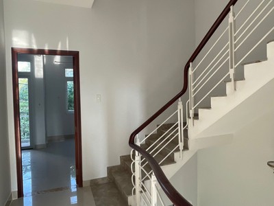 Cho thuê NNC KDC Tân Thuận Tây Q7.DT:5x14 trệt 2L ST 4pn 5wc 1pt 1pk 1pb.có nội thất .Giá:23tr 3