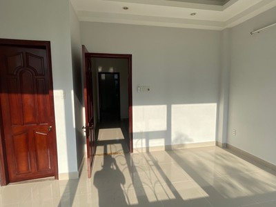 Cho thuê NNC KDC Tân Thuận Tây Q7.DT:5x14 trệt 2L ST 4pn 5wc 1pt 1pk 1pb.có nội thất .Giá:23tr 4