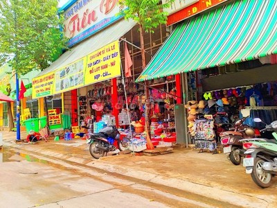 Cần bán gấp 420m2  20x21m , sát trường đại học lớn BD, dân đông, kế chợ, sổ hồng riêng 2