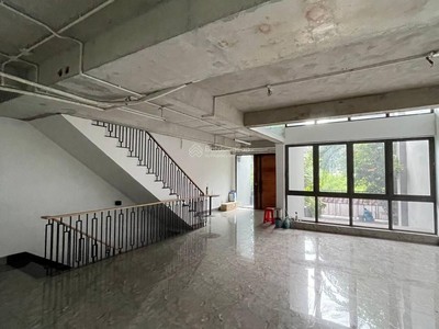 Chính chủ cần bán gấp trong nửa tháng nhà phố thương mại đường Đồng Văn Cống 2