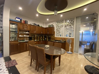 Bán gấp nhà tttp nha trang đường 20m , cách biển chỉ 5p đi xe, khu đô thị sầm uất - kết hợp kinh 2