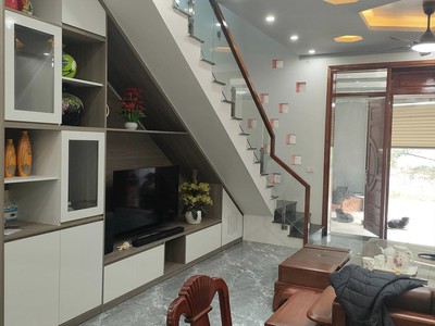 Chính chủ cần bán nhanh căn nhà 2 tầng   nhà mới tinh, vừa ở được vài tháng   thuộc xã phượng lâu - 0