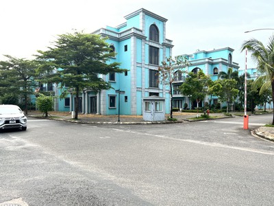 Bán  biệt thự căn góc góc 4 mặt thoáng  trung tâm bãi trường  phú quốc - cam kết giá tốt nhất thị 1