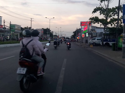 Bán gấp mặt tiền nguyễn văn cừ, 110m2 dtsd, đường 33m lề 9m, chỉ 1 tỷ 99, chưa tới 2 tỷ 0