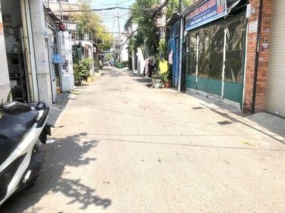 Nhà 3 tẩng-hẽm vip 5m thông đối diện đại siêu thị e-mart-otô vào nhà-kinh doanh các ngành 1