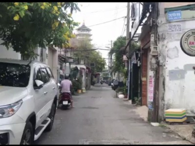 Nhà 3 tẩng-hẽm vip 5m thông đối diện đại siêu thị e-mart-otô vào nhà-kinh doanh các ngành 0