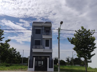 Bán nhà mặt tiền 95m, đối diện kcn đồng xoài 3 0