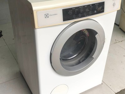 Máy sấy quần áo Electrolux EDV7051 1