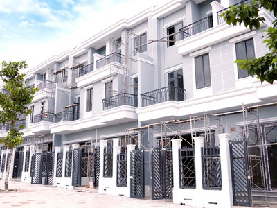 Căn Shophouse ngay Trung Tâm Tp Đồng Xoài công chứng sổ nhận nhà ngay 4