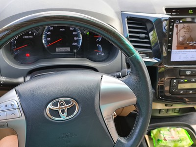 Chính chủ bán xe Toyota Fortuner đời 2015 màu đen nội thất kem, 2.7 một cầu máy xăng số tự động. 6